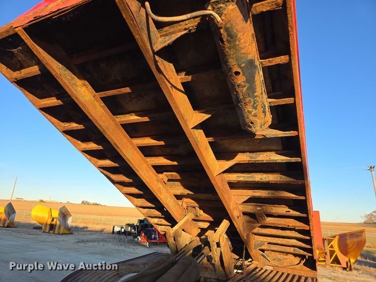 image for item EB1180 1992 Ford LT9000 dump truck