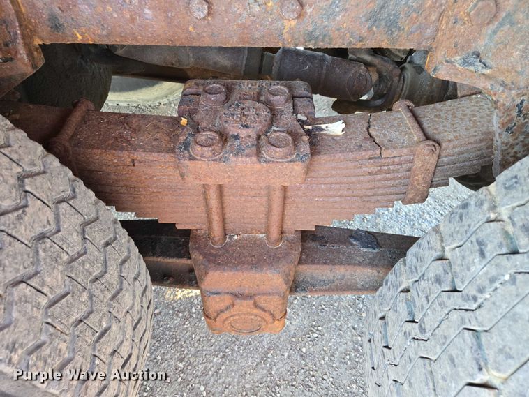 image for item EB1180 1992 Ford LT9000 dump truck