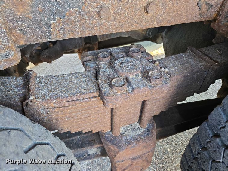 image for item EB1180 1992 Ford LT9000 dump truck