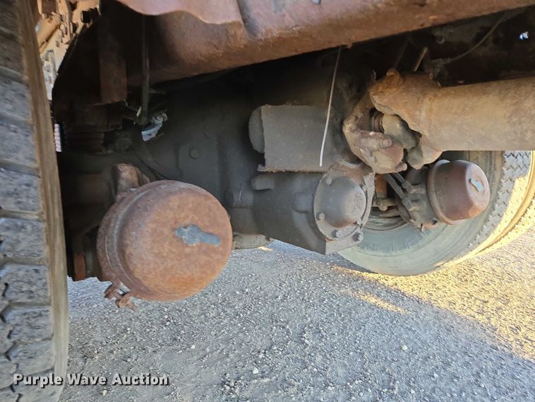 image for item EB1180 1992 Ford LT9000 dump truck