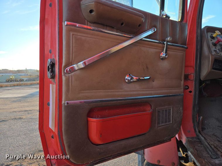 image for item EB1180 1992 Ford LT9000 dump truck