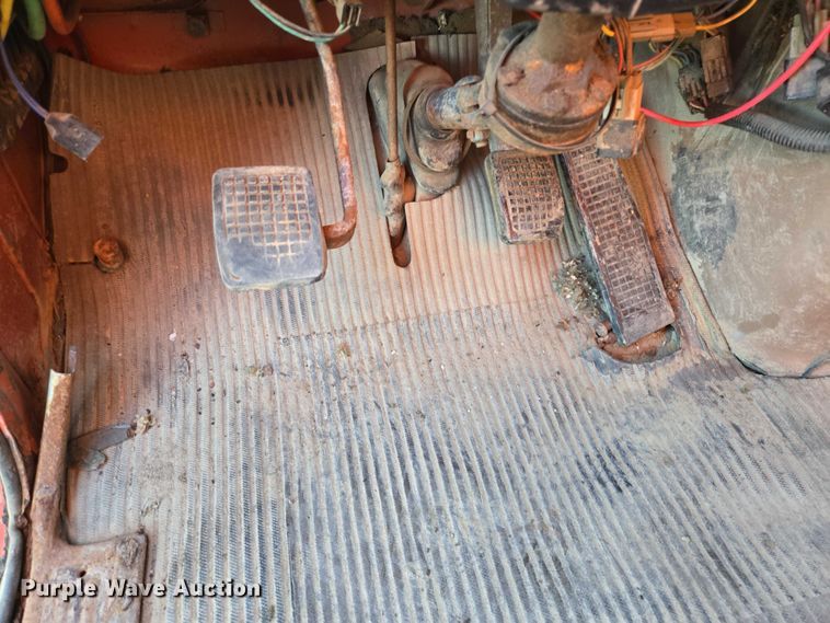 image for item EB1180 1992 Ford LT9000 dump truck