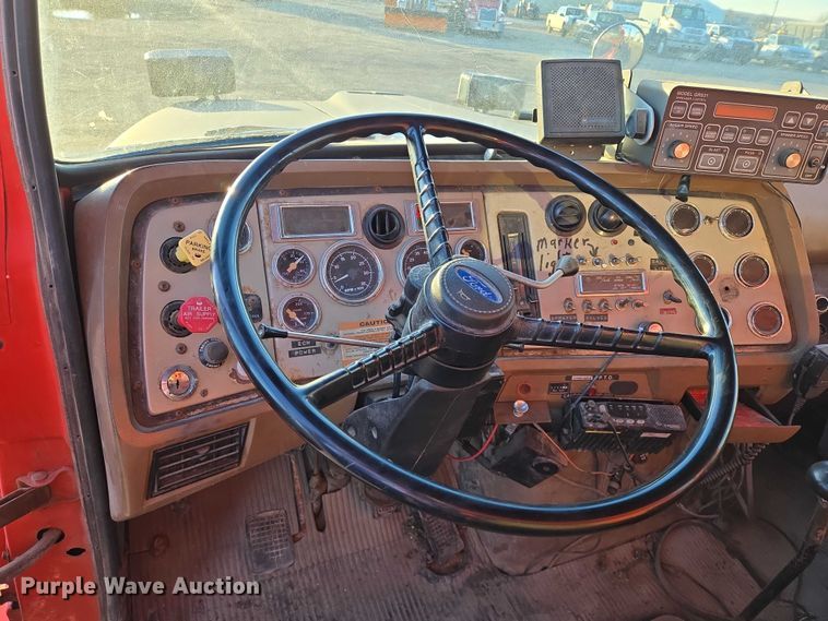 image for item EB1180 1992 Ford LT9000 dump truck