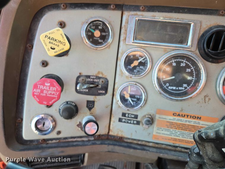 image for item EB1180 1992 Ford LT9000 dump truck