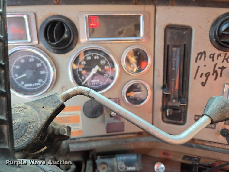 image for item EB1180 1992 Ford LT9000 dump truck