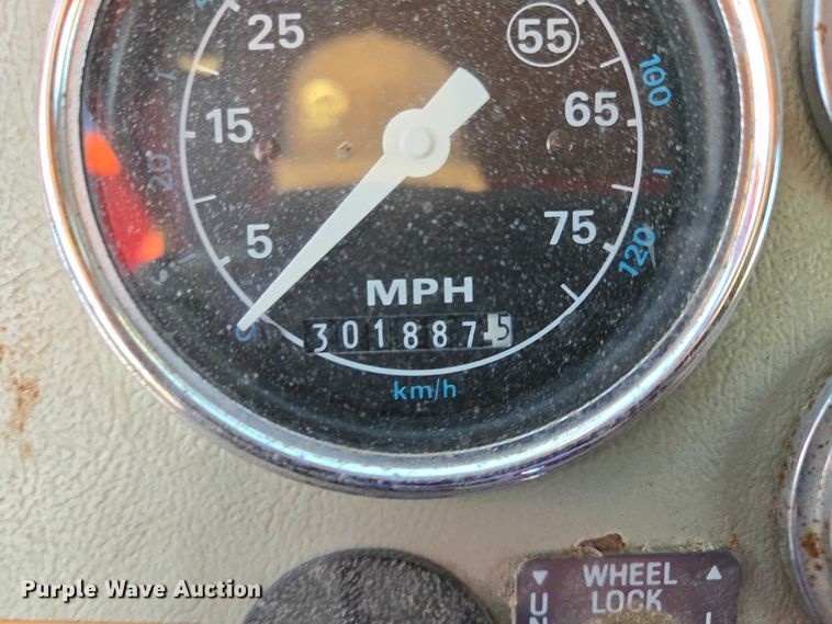 image for item EB1180 1992 Ford LT9000 dump truck