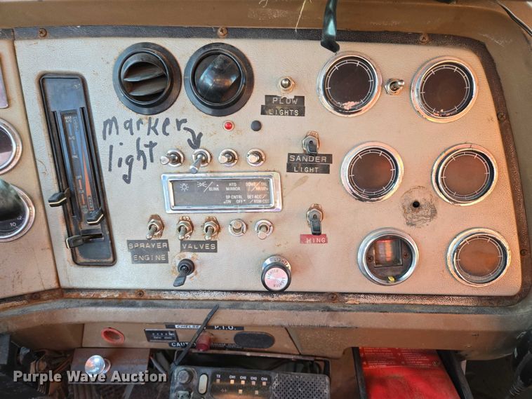 image for item EB1180 1992 Ford LT9000 dump truck