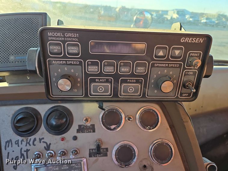 image for item EB1180 1992 Ford LT9000 dump truck