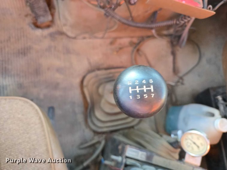 image for item EB1180 1992 Ford LT9000 dump truck