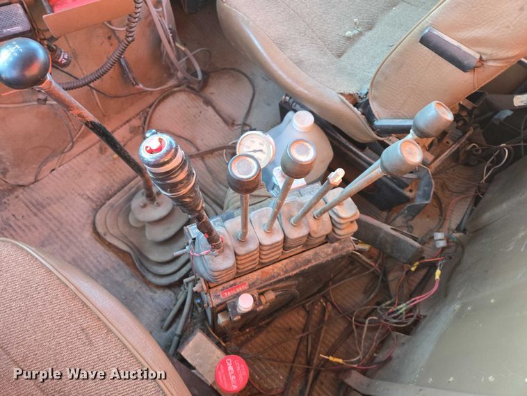 image for item EB1180 1992 Ford LT9000 dump truck