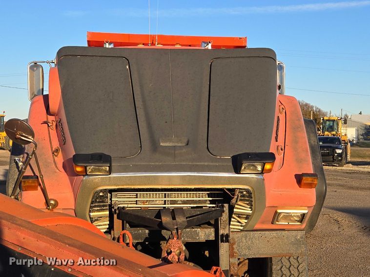 image for item EB1180 1992 Ford LT9000 dump truck