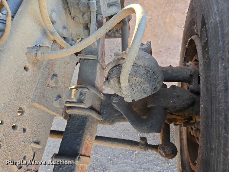 image for item EB1180 1992 Ford LT9000 dump truck