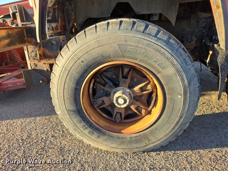 image for item EB1180 1992 Ford LT9000 dump truck