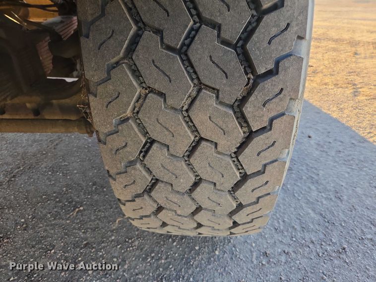 image for item EB1180 1992 Ford LT9000 dump truck