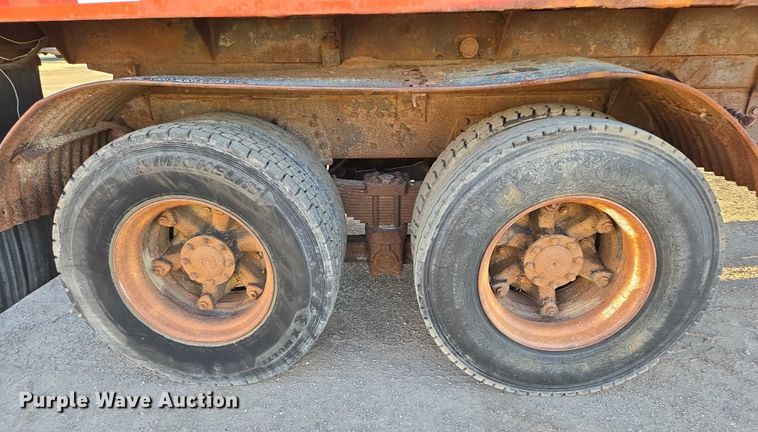 image for item EB1180 1992 Ford LT9000 dump truck