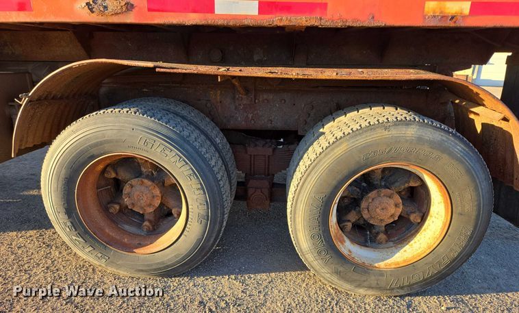 image for item EB1180 1992 Ford LT9000 dump truck