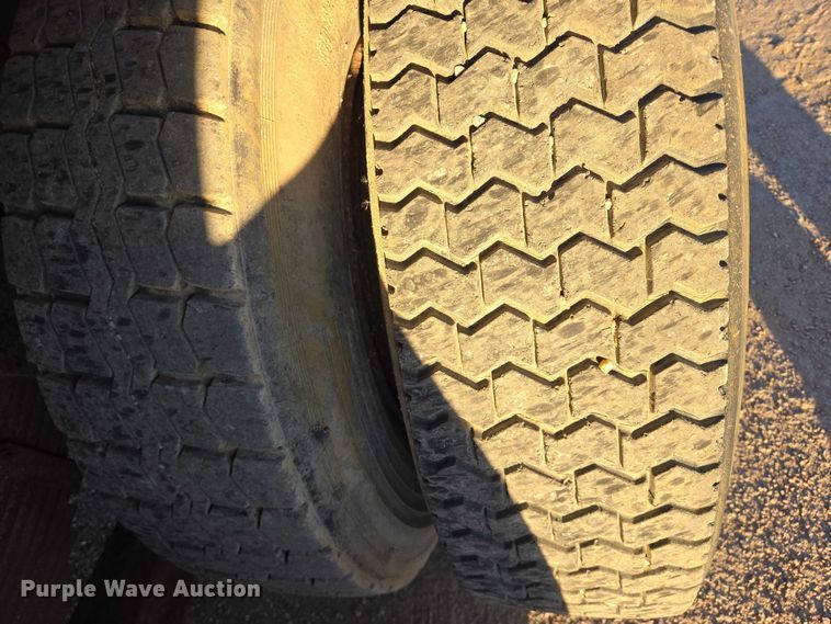 image for item EB1180 1992 Ford LT9000 dump truck