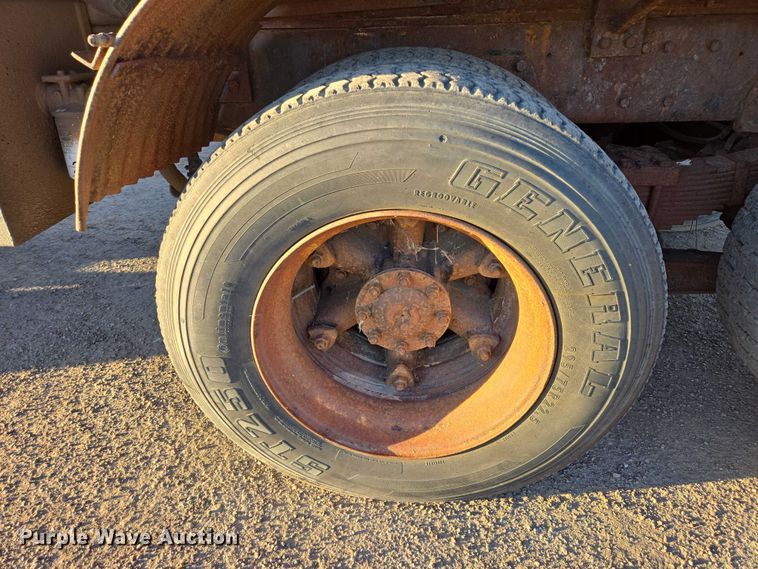 image for item EB1180 1992 Ford LT9000 dump truck