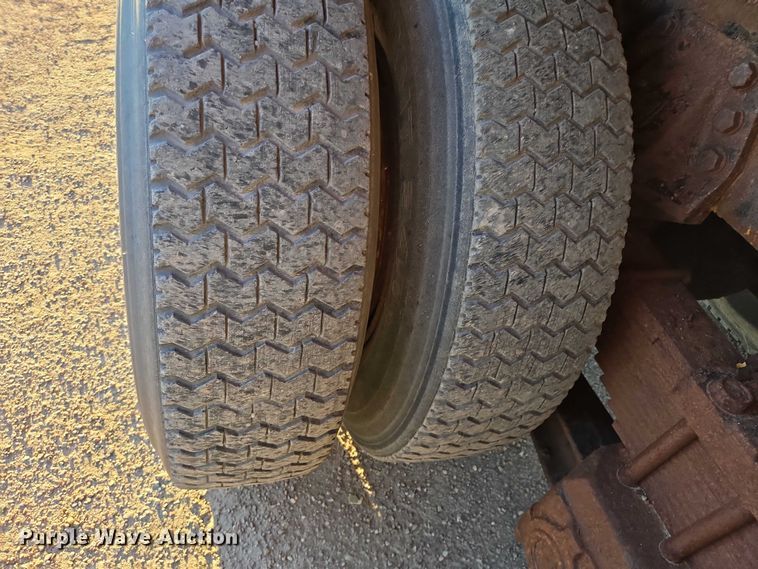 image for item EB1180 1992 Ford LT9000 dump truck