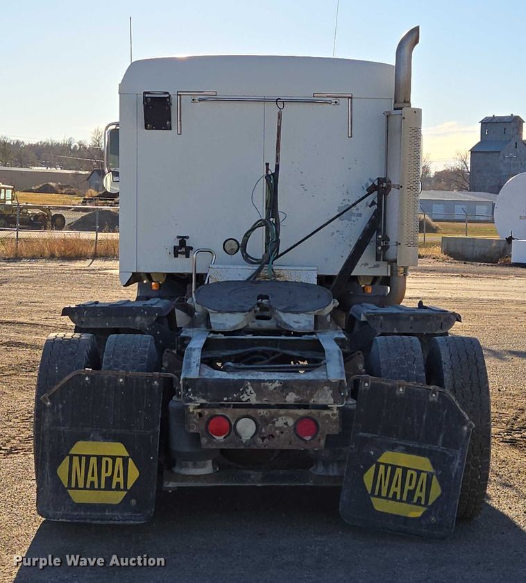 image for item EB1181 2007 Mack Vision semi truck