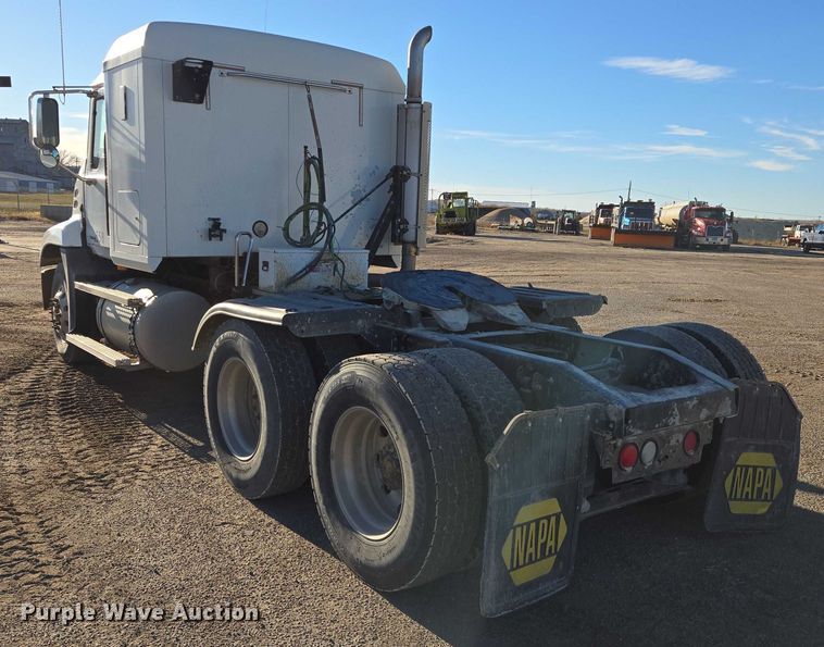 image for item EB1181 2007 Mack Vision semi truck