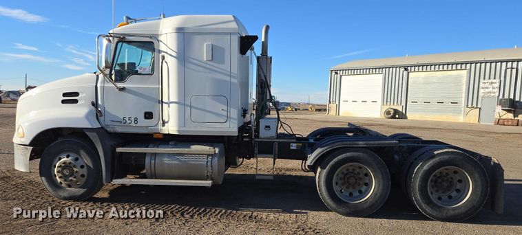 image for item EB1181 2007 Mack Vision semi truck