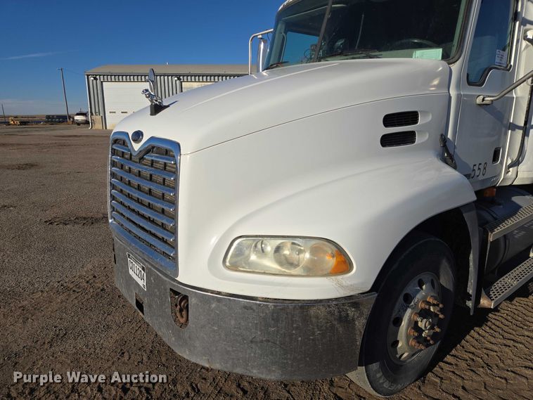 image for item EB1181 2007 Mack Vision semi truck