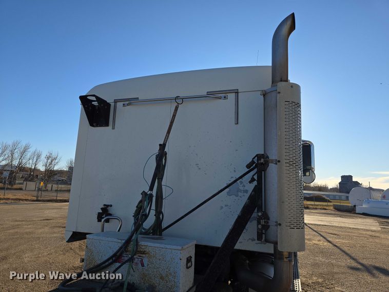 image for item EB1181 2007 Mack Vision semi truck