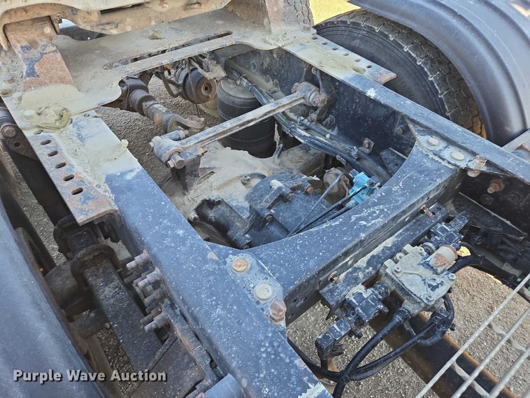 image for item EB1181 2007 Mack Vision semi truck