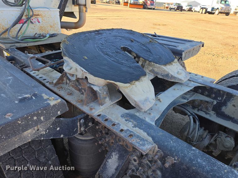 image for item EB1181 2007 Mack Vision semi truck