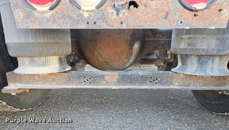 image for item EB1181 2007 Mack Vision semi truck