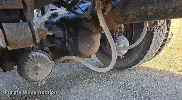 image for item EB1181 2007 Mack Vision semi truck