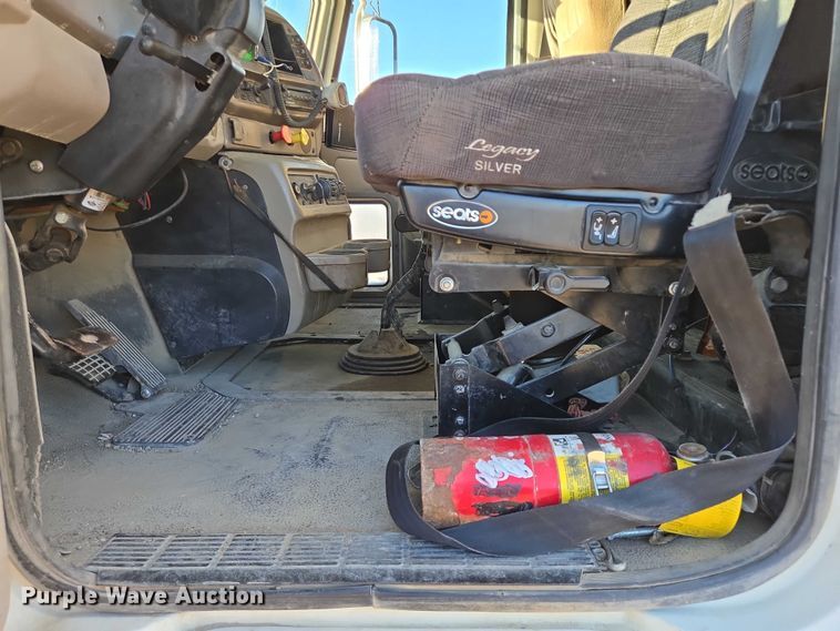 image for item EB1181 2007 Mack Vision semi truck