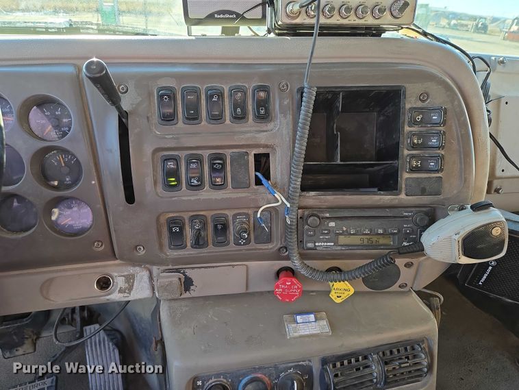 image for item EB1181 2007 Mack Vision semi truck