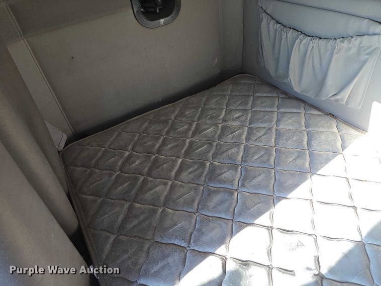 image for item EB1181 2007 Mack Vision semi truck