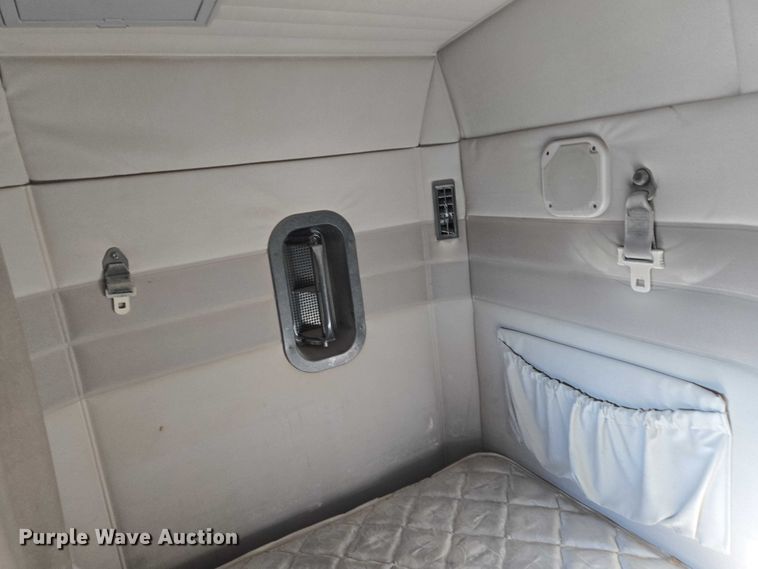 image for item EB1181 2007 Mack Vision semi truck