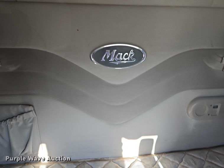 image for item EB1181 2007 Mack Vision semi truck