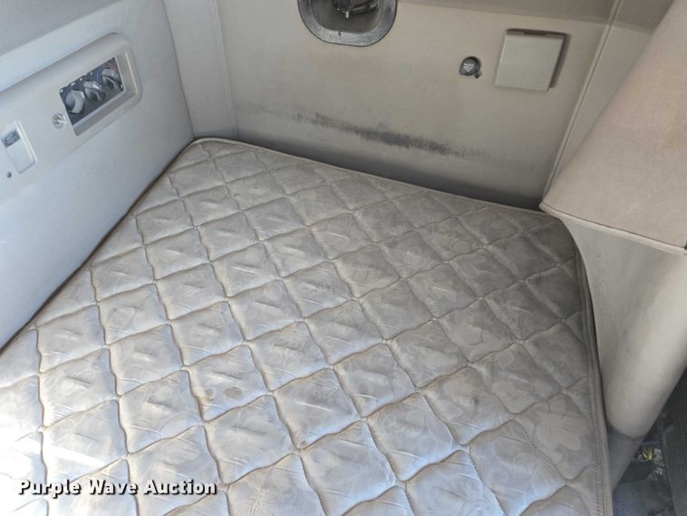 image for item EB1181 2007 Mack Vision semi truck