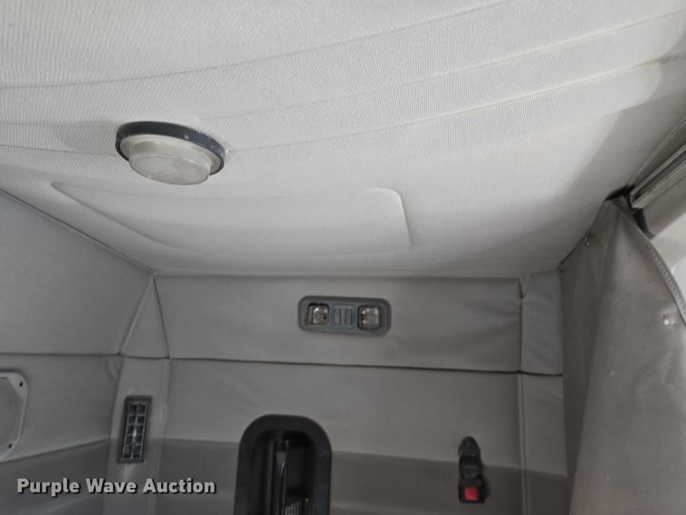 image for item EB1181 2007 Mack Vision semi truck