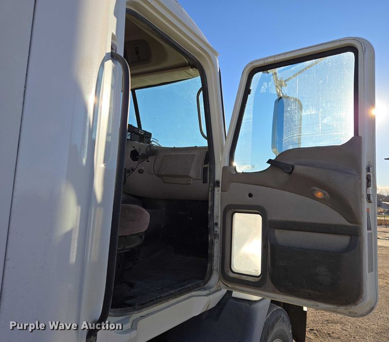 image for item EB1181 2007 Mack Vision semi truck