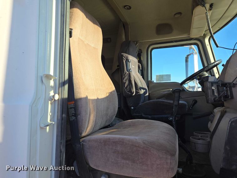 image for item EB1181 2007 Mack Vision semi truck