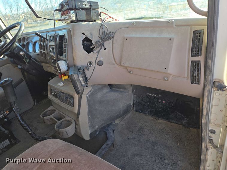 image for item EB1181 2007 Mack Vision semi truck