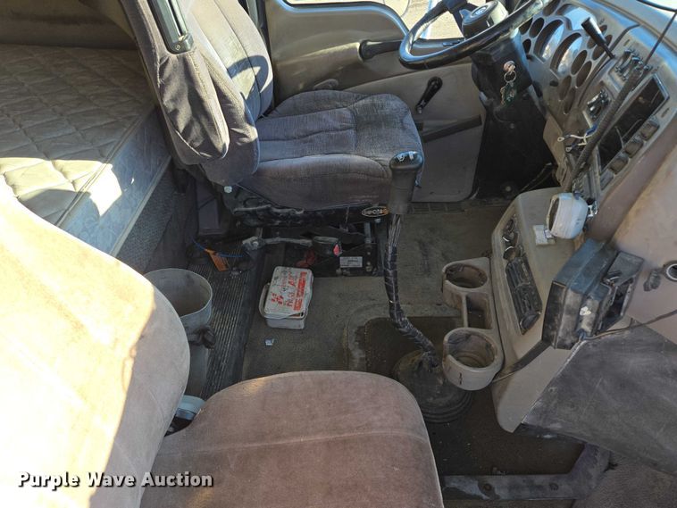 image for item EB1181 2007 Mack Vision semi truck