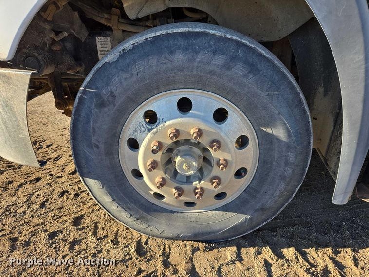 image for item EB1181 2007 Mack Vision semi truck