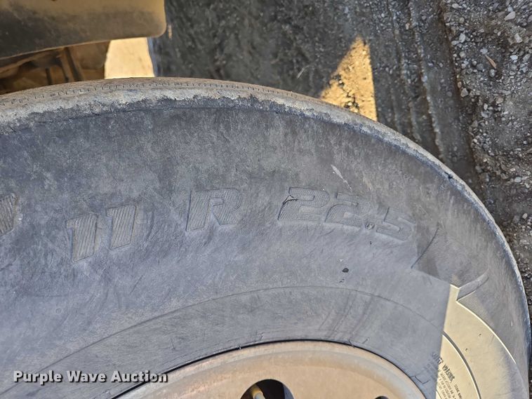 image for item EB1181 2007 Mack Vision semi truck