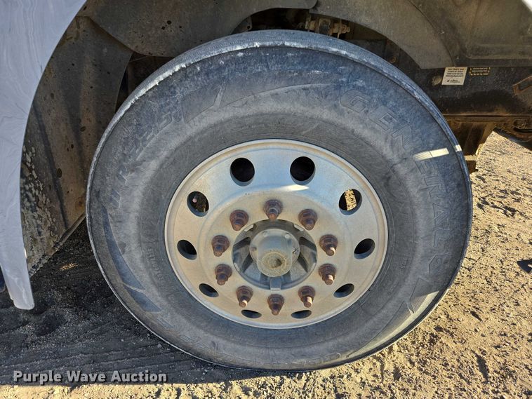 image for item EB1181 2007 Mack Vision semi truck