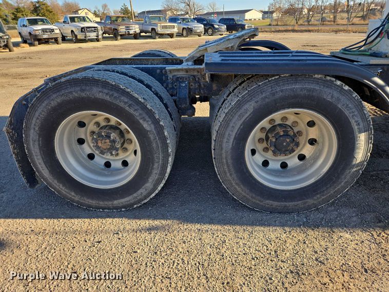 image for item EB1181 2007 Mack Vision semi truck