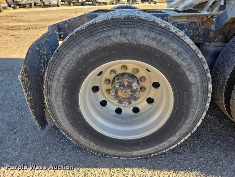 image for item EB1181 2007 Mack Vision semi truck