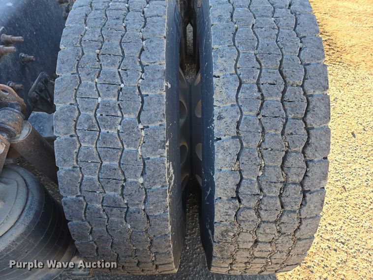 image for item EB1181 2007 Mack Vision semi truck