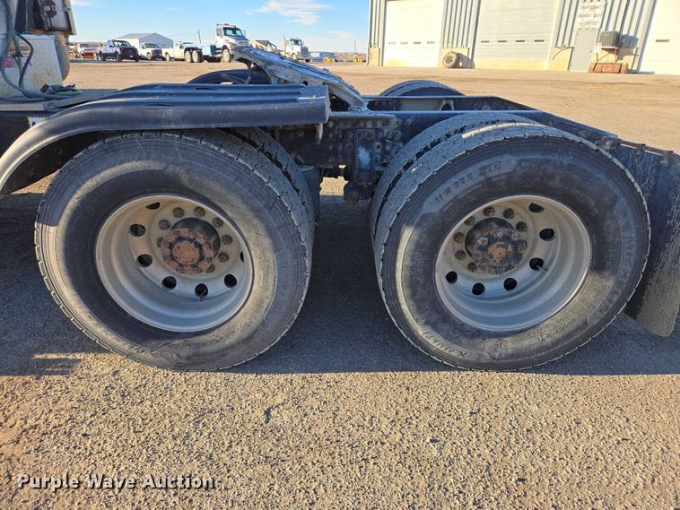 image for item EB1181 2007 Mack Vision semi truck